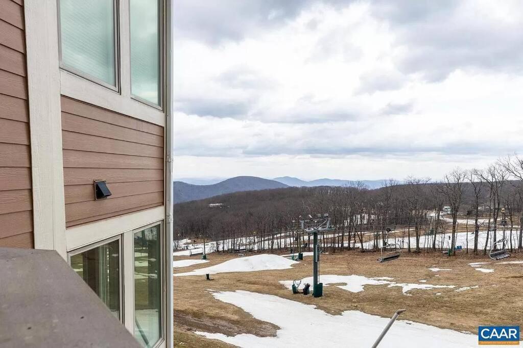 Diamond Adventure Slope Side With Foosball And Arcade At Wintergreen Resort Esterno foto