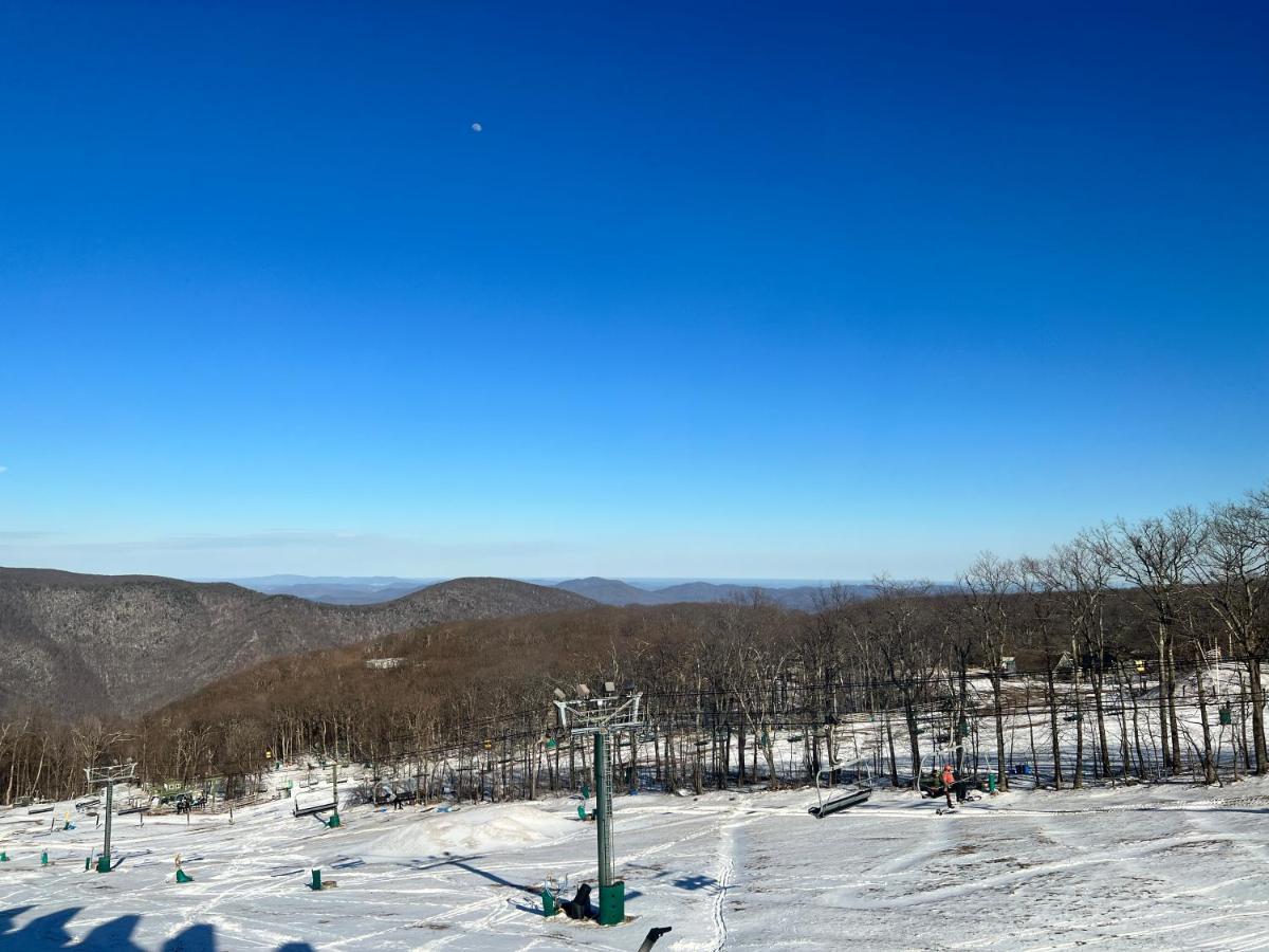 Diamond Adventure Slope Side With Foosball And Arcade At Wintergreen Resort Esterno foto